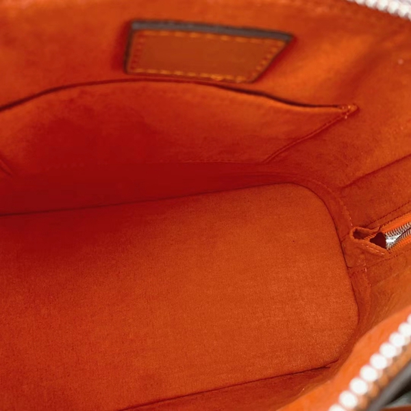 ルイヴィトンバッグ着用イメージ